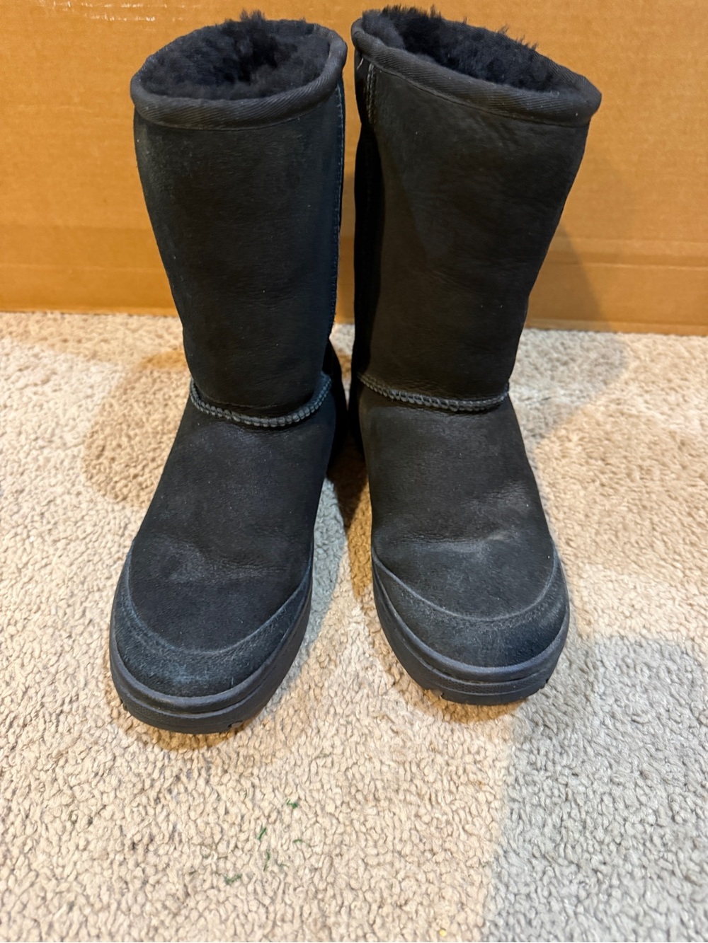Classic Black Women's Shearling-Lined Mid-Calf Boots size 6 RUBBER BOTTOMS